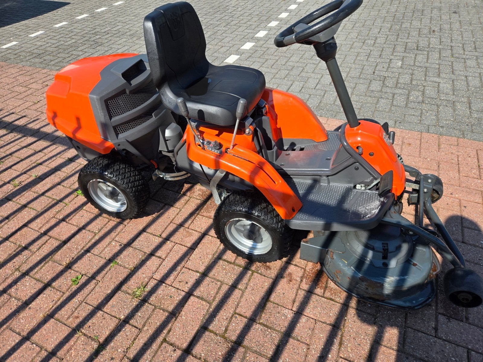 Zitmaaier husqvarna frontmaaier, Tuin en Terras, Grasmaaiers, Ophalen, Zo goed als nieuw, 50 cm of meer