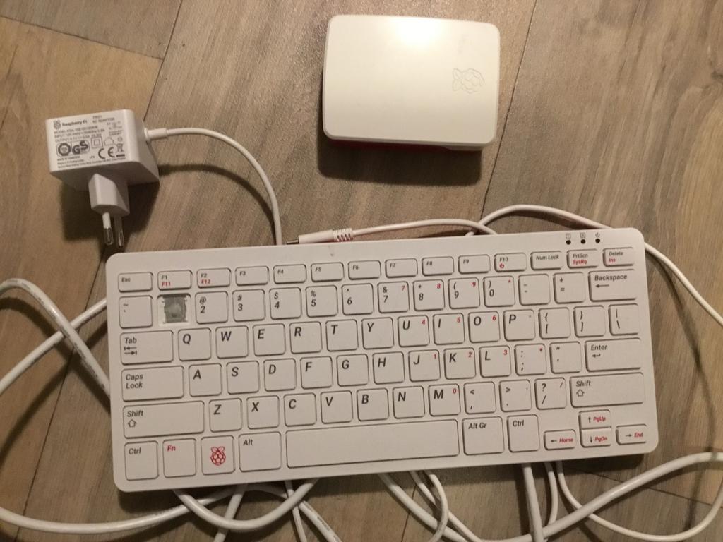 Raspberry pi 400 en Pi 2B, Ophalen of Verzenden, Zo goed als nieuw, Minder dan 2 Ghz