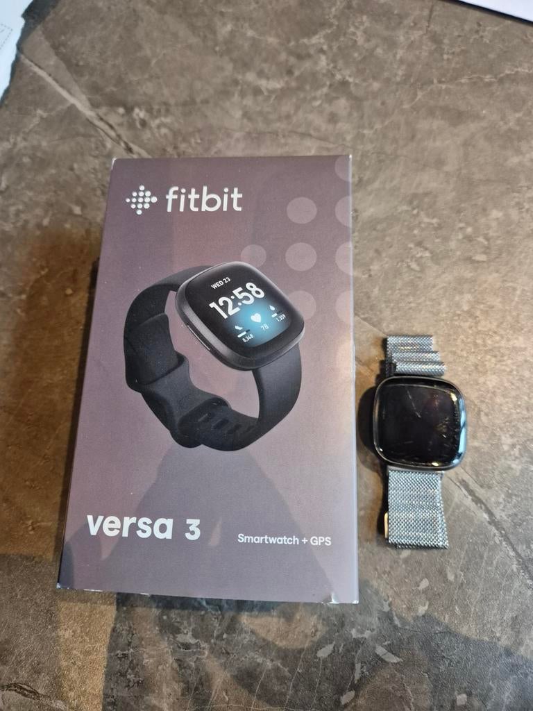 Fitbit Versa 3 Smartwatch zwart met extra bandjes, Gebruikt, GPS, Zwart, Ophalen of Verzenden