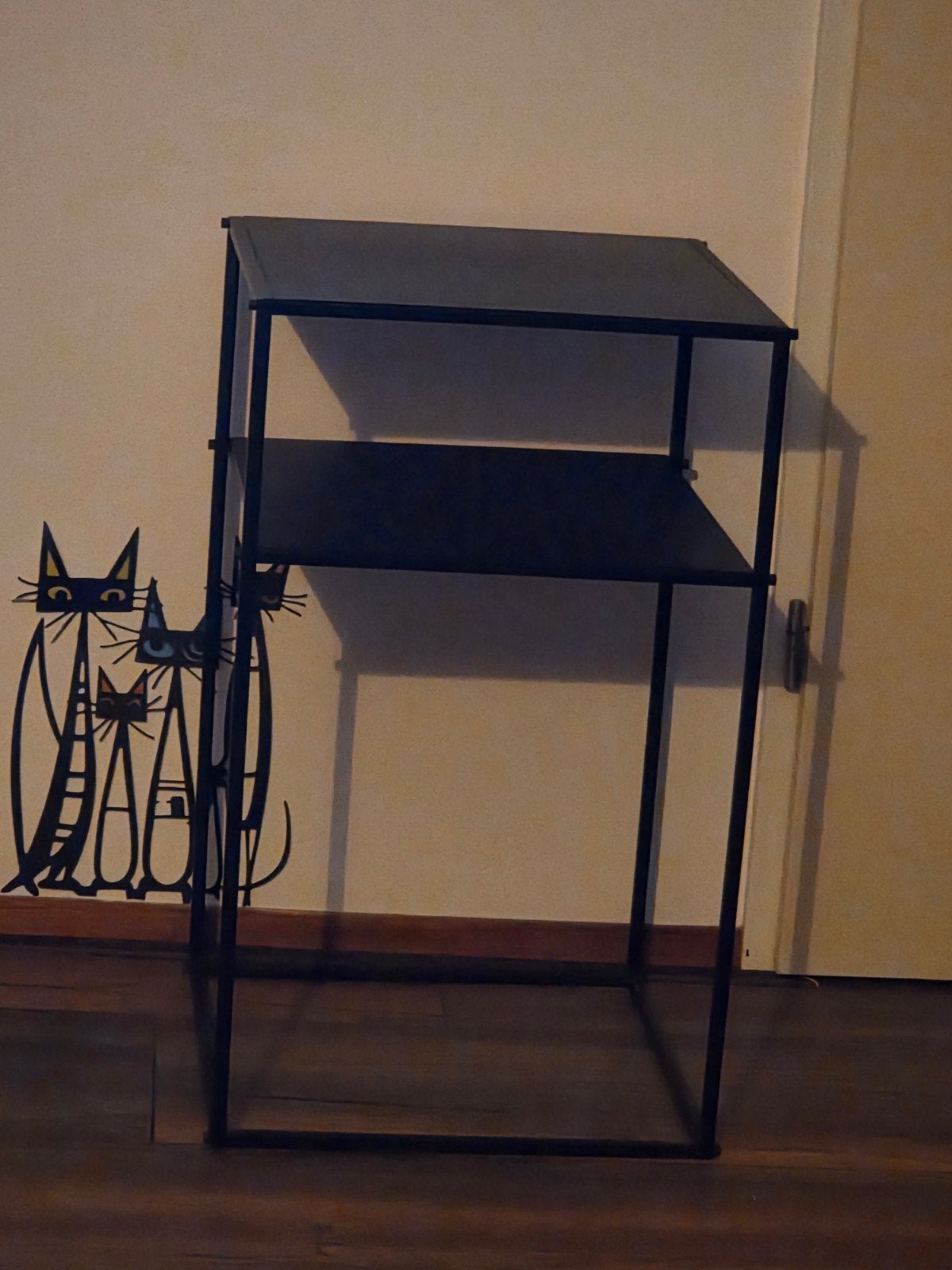 Stijlvol bijzettafel/nachtkastje - Zwart metaal, Ophalen, Minder dan 55 cm, Gebruikt, Modern, Industrieel
