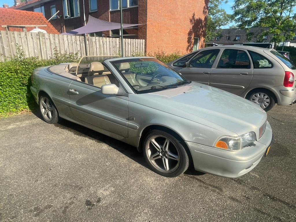 Volvo C70 Cabrio 2.4T Automaat USA model – defect – export, Auto's, C70, Beige, Cabriolet, 4 stoelen
