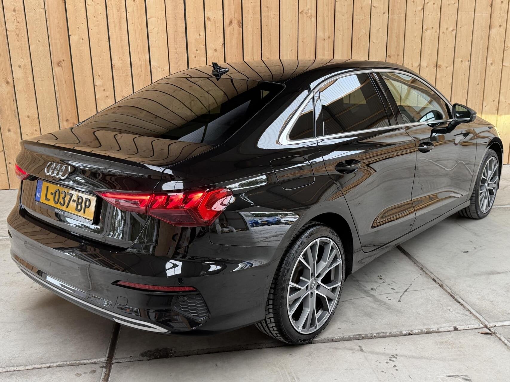 Audi A3 Limousine 30 TFSI Business edition Automaat | Apple, Auto's, Gebruikt, Verwarmde buitenspiegels, Zwart, Origineel Nederlands