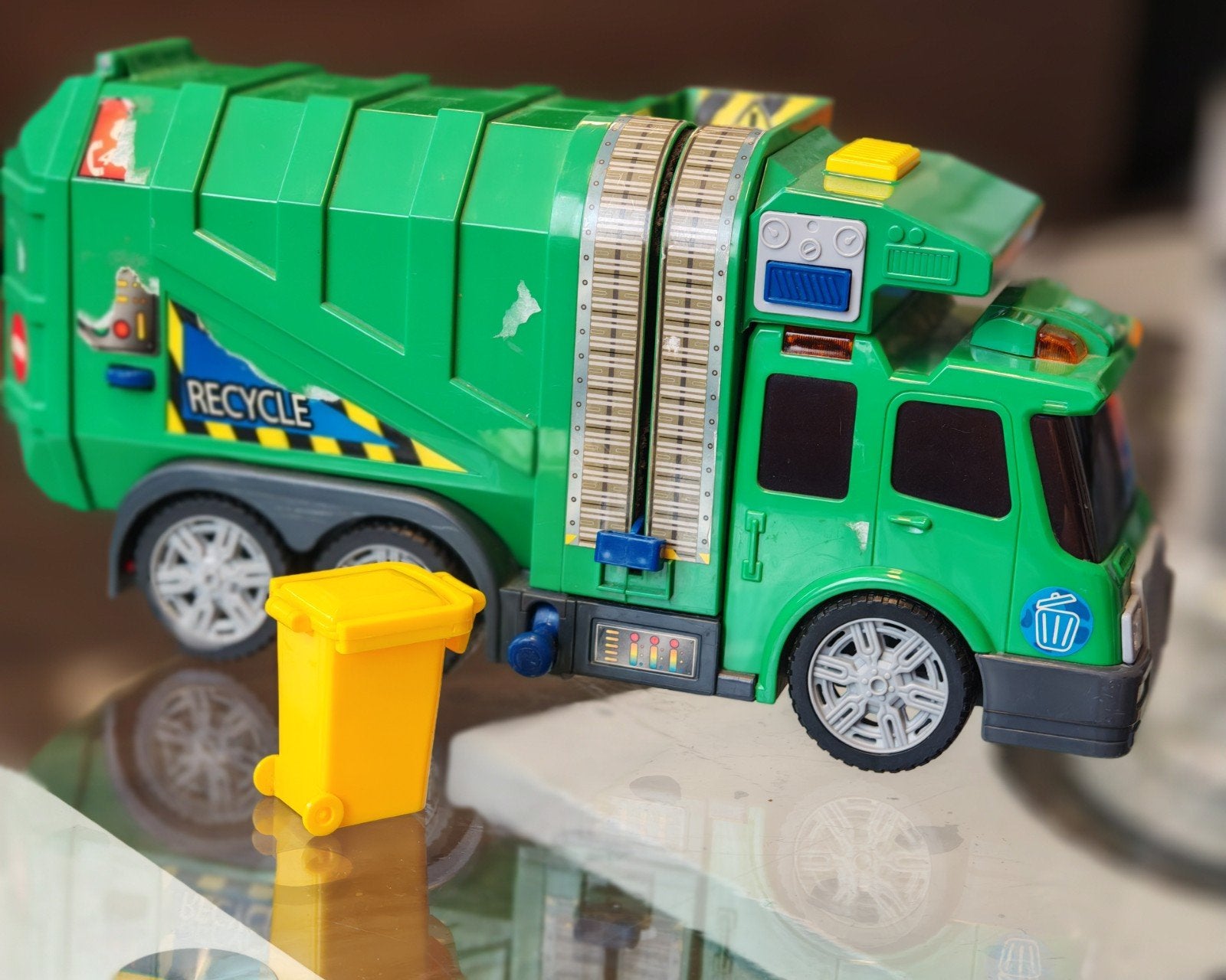 Groene speelgoed vuilniswagen met recycle functie en geluid, Ophalen of Verzenden, Gebruikt