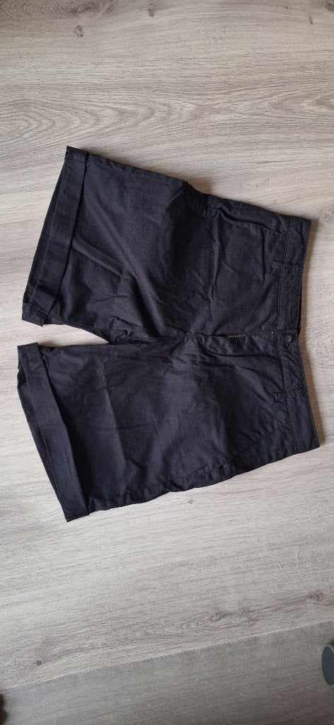 Nieuw: zwarte korte broek Benetton, maat 36, Kort, Benetton, Zwart, Nieuw