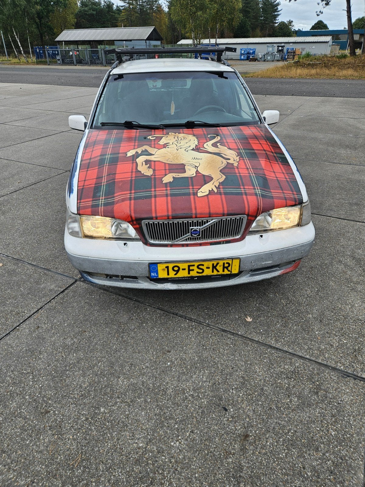 Volvo V70 2.4 140PK 2000 Beige, APK 17-02-2027, Auto's, Voorwielaandrijving, Overige kleuren, Particulier, 1600 kg