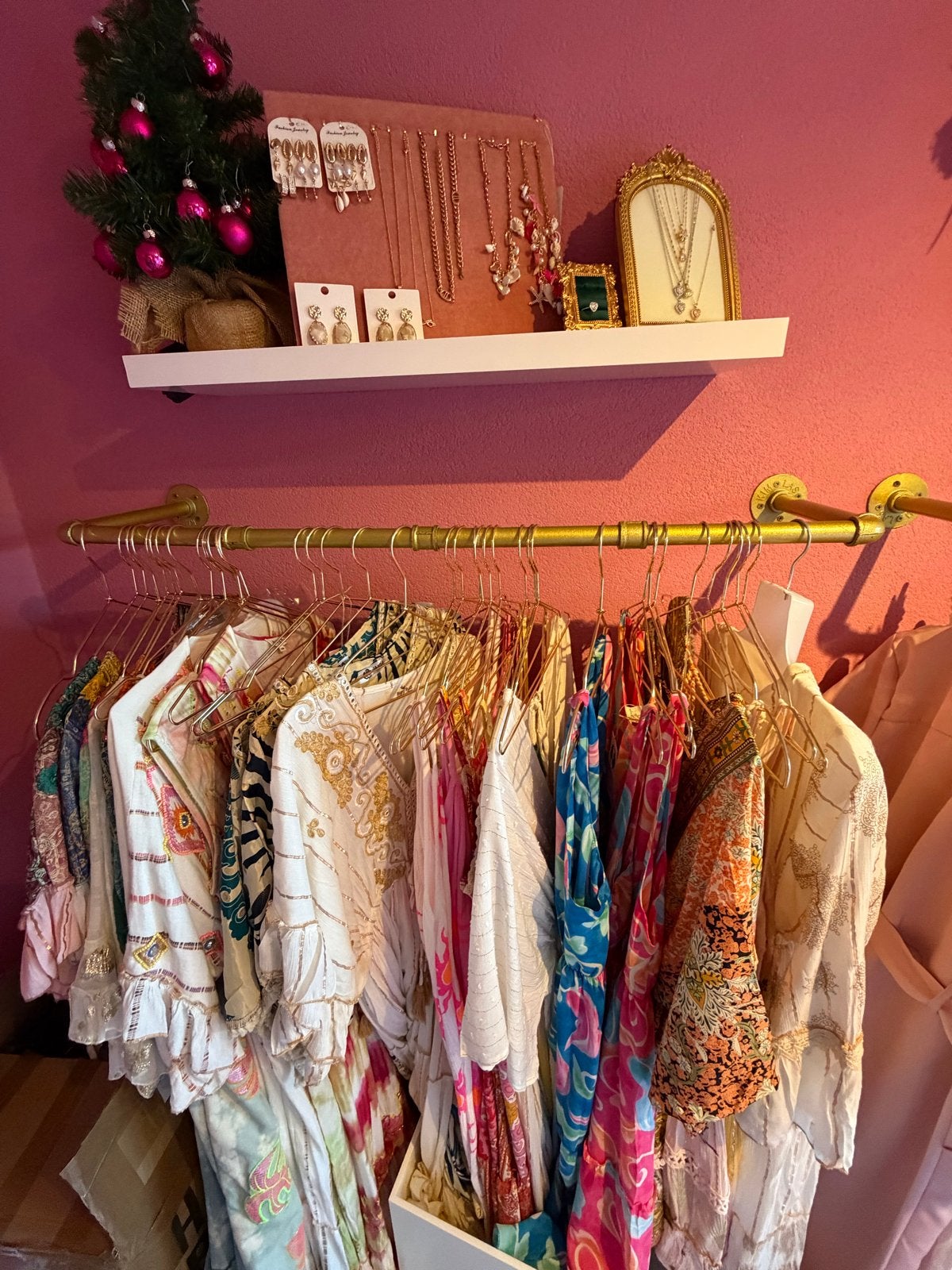 Wandrek, mannequen, stellage, spiegel, Kleding | Dames, Dames-kledingpakketten, Ophalen of Verzenden, Zo goed als nieuw, Maat 38/40 (M)