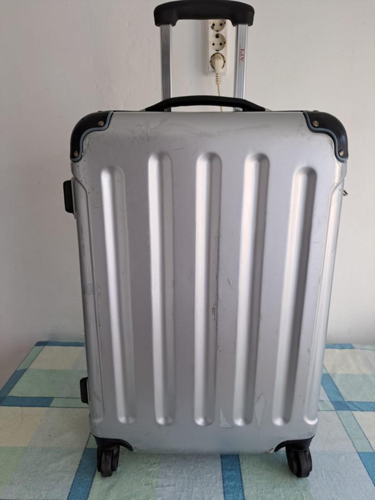 Liv koffer 4 wielen, Sieraden, Tassen en Uiterlijk, Koffers, Ophalen of Verzenden, Hard kunststof, 35 tot 45 cm