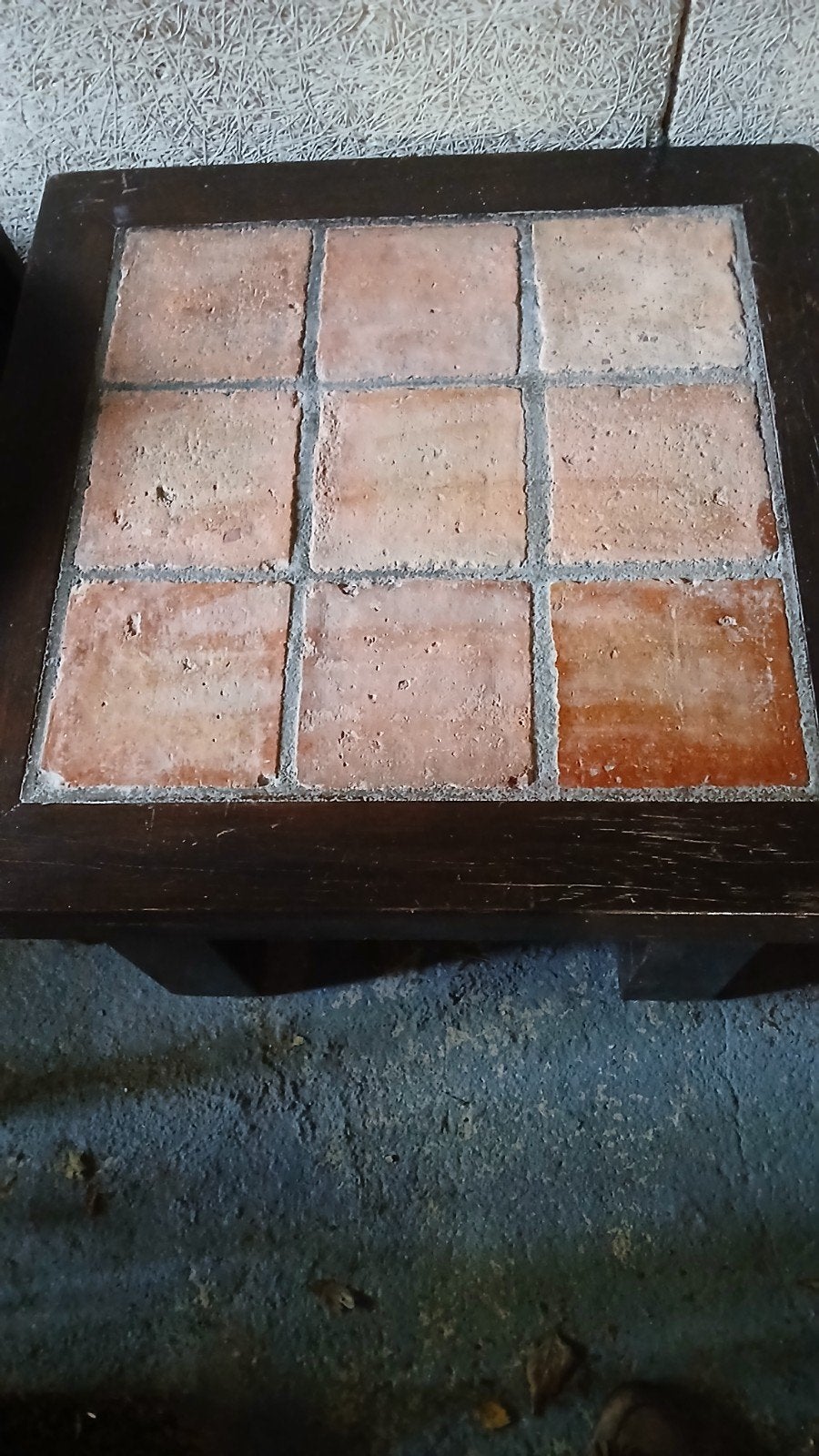Vintage bijzettafel met terracotta tegels, Huis en Inrichting, Rustiek, Vintage, Gebruikt, 50 tot 100 cm, Vierkant