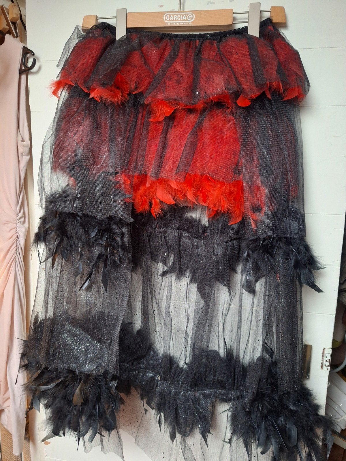 Burlesque stijl rok met veren en tule - Maat S, Ophalen of Verzenden, Nieuw, Maat 36 (S), Zwart