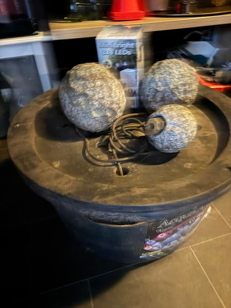 Fontein te koop direct mee te nemen met bollen stenen, Ophalen, Zo goed als nieuw, Beton, Fontein
