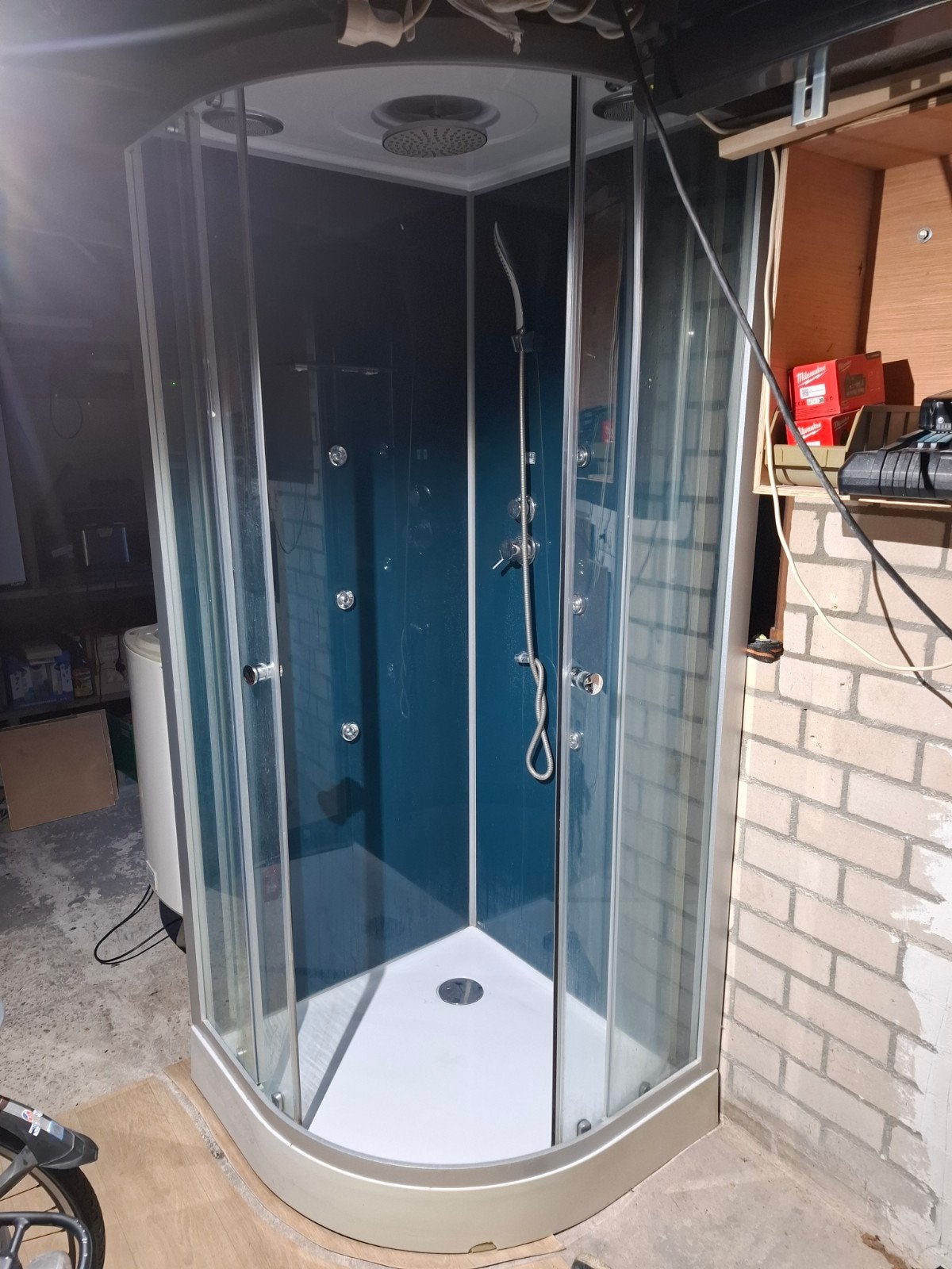 nood douchecabine compleet met 80 liter boiler, Ophalen, Gebruikt, Met douche