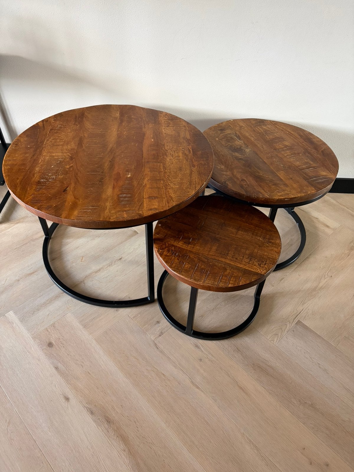 Robuuste set van 3 mango houten salontafels