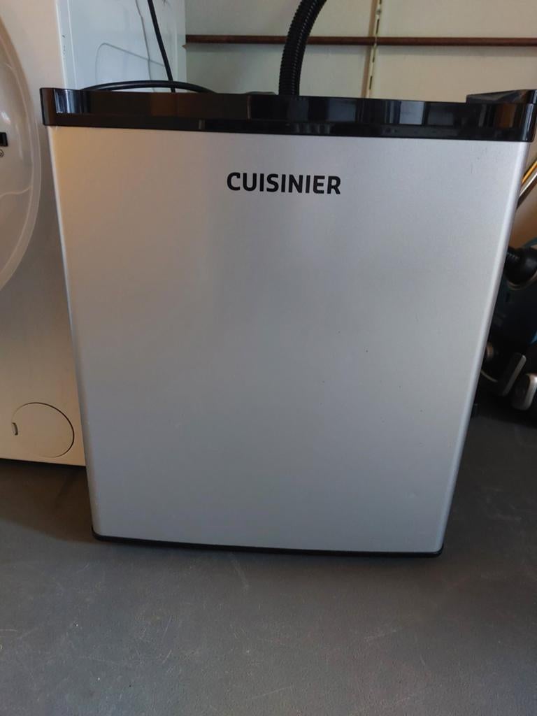 Te koop aangeboden een bijna nieuwe koelkastje.i, Ophalen, Zonder vriesvak, Minder dan 85 cm, Minder dan 75 liter