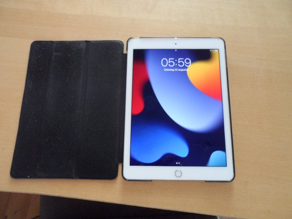 ipad air 2  A1566 emc 2822    2016, Computers en Software, Apple iPads, 9 inch, Gebruikt, Apple iPad, Ophalen of Verzenden