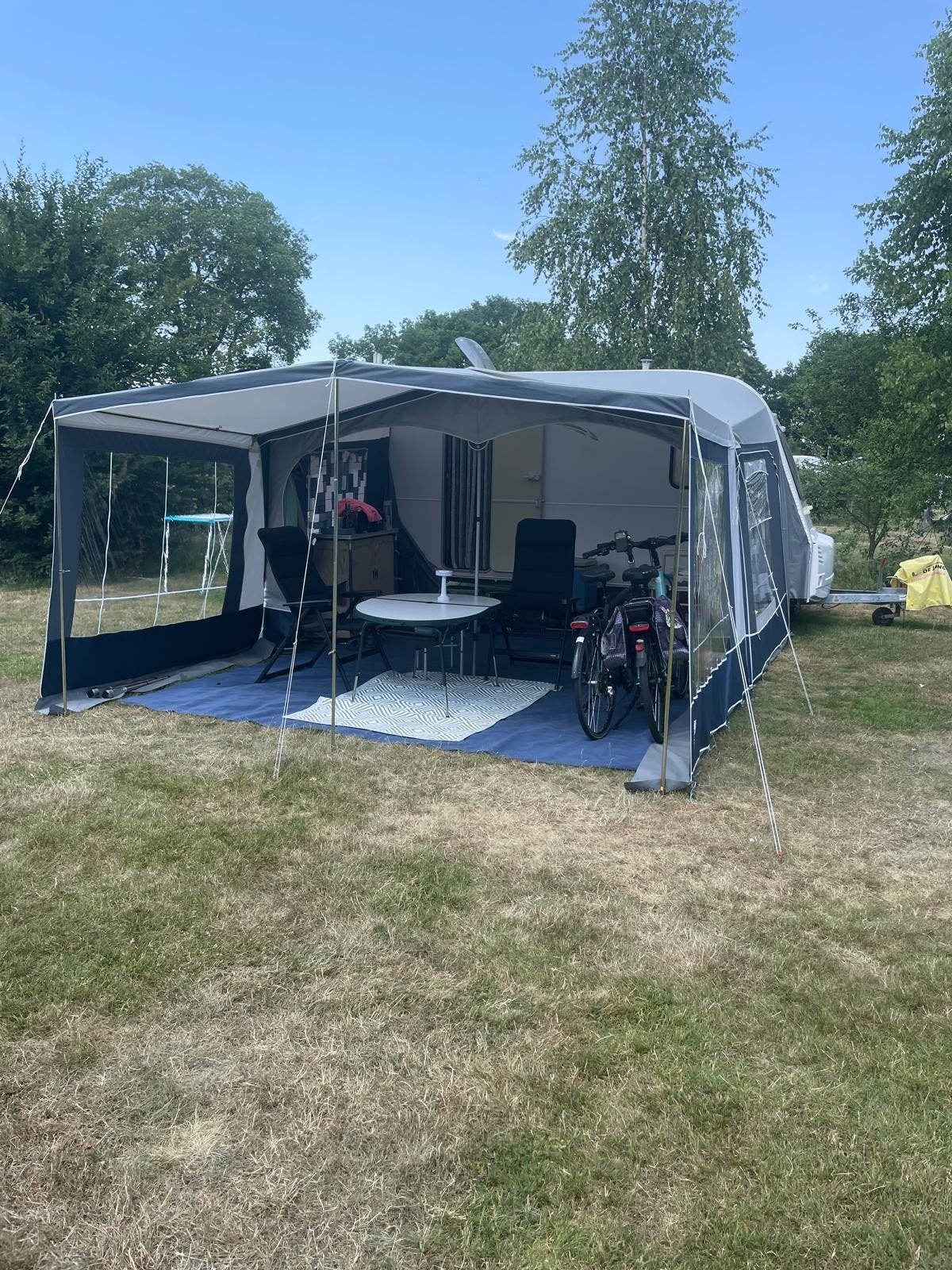 Dorema Garda 240 voortent met luifel, maat 5 (omloop 750), Ophalen, Gebruikt, Dorema
