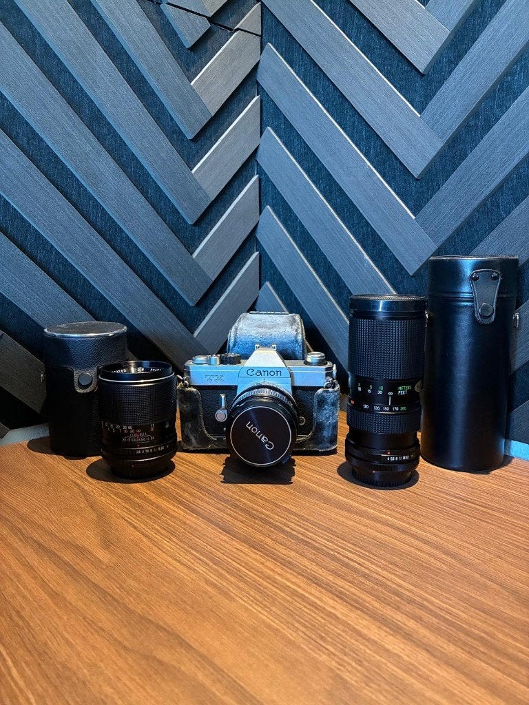 Canon TX + 35mm f/2.8 & 100-200mm f/4 – analoge cameraset, Ophalen of Verzenden, Refurbished, Spiegelreflex, Canon