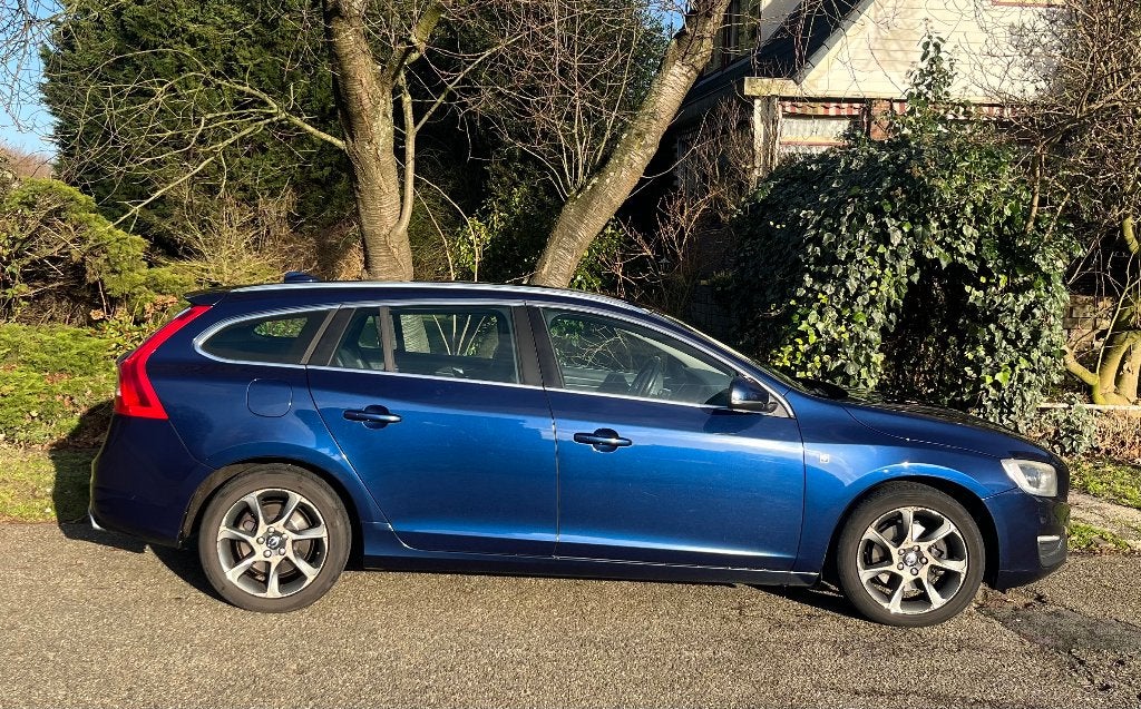 Volvo V60 D4 190pk 2015 Blauw, Auto's, Volvo, Voorwielaandrijving, 1800 kg, 1969 cc, Blauw
