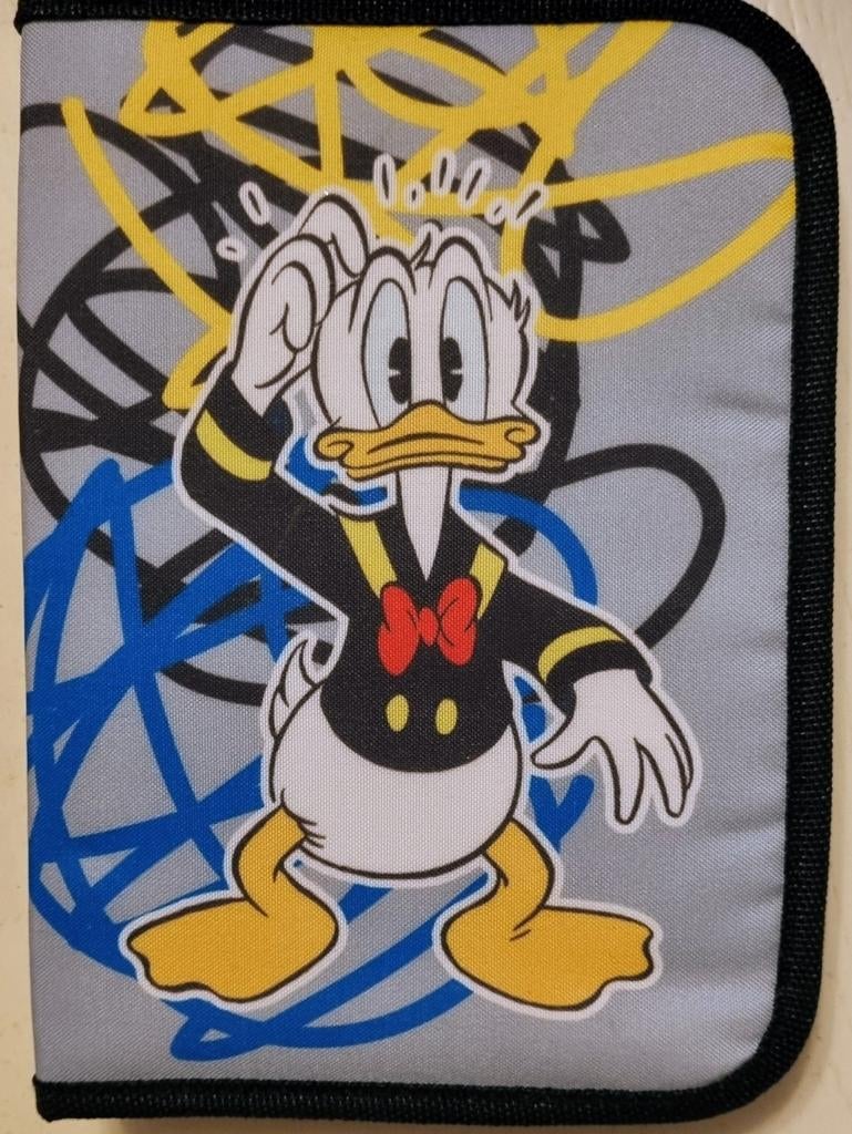 Donald Duck etui met veel potloden, slijper etc, Ophalen of Verzenden