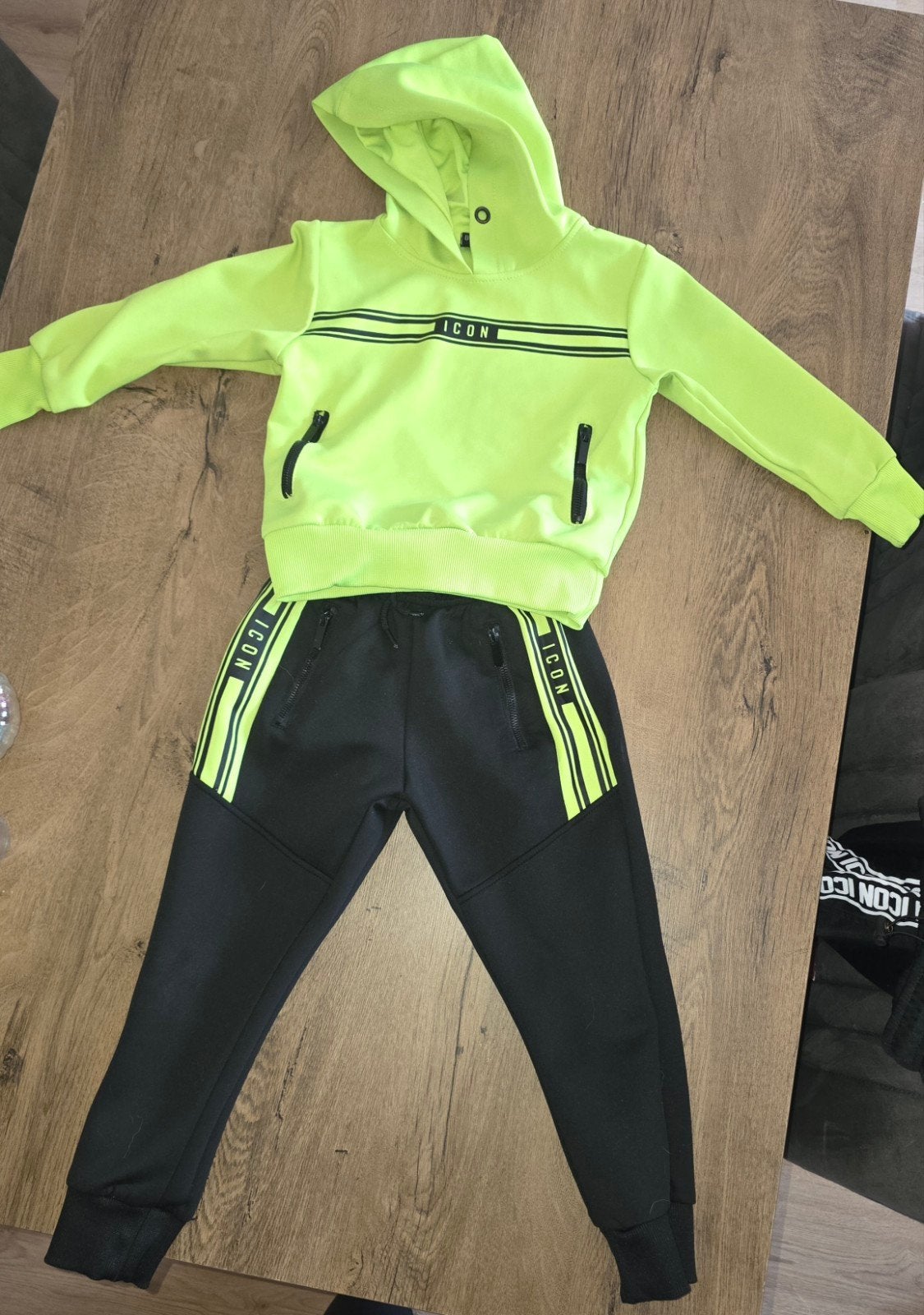 ICON Trainingspak voor kinderen - Zwart & Neon Groen, Ophalen, Zo goed als nieuw, ICON, Jongen of Meisje