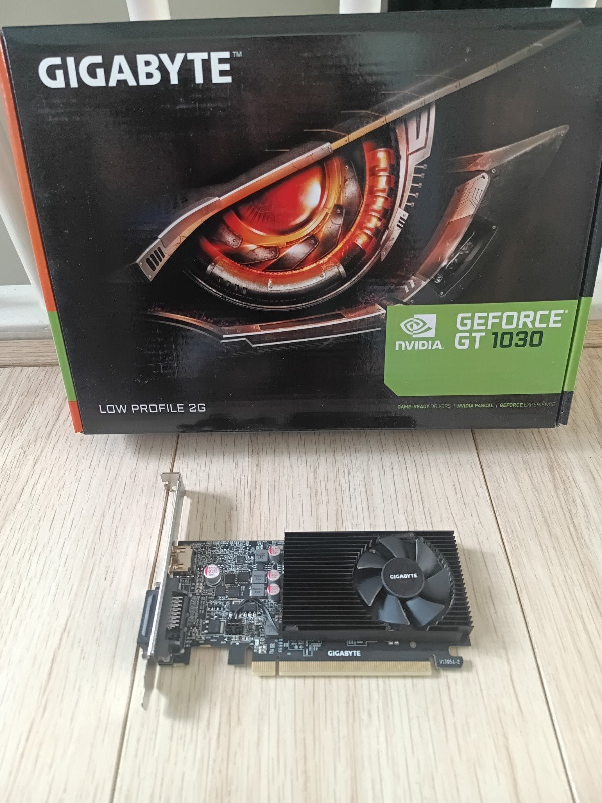 GIGABYTE GeForce GT 1030 Low Profile 2G Videokaart met doos, PCI-Express 3, Ophalen of Verzenden, Zo goed als nieuw, HDMI