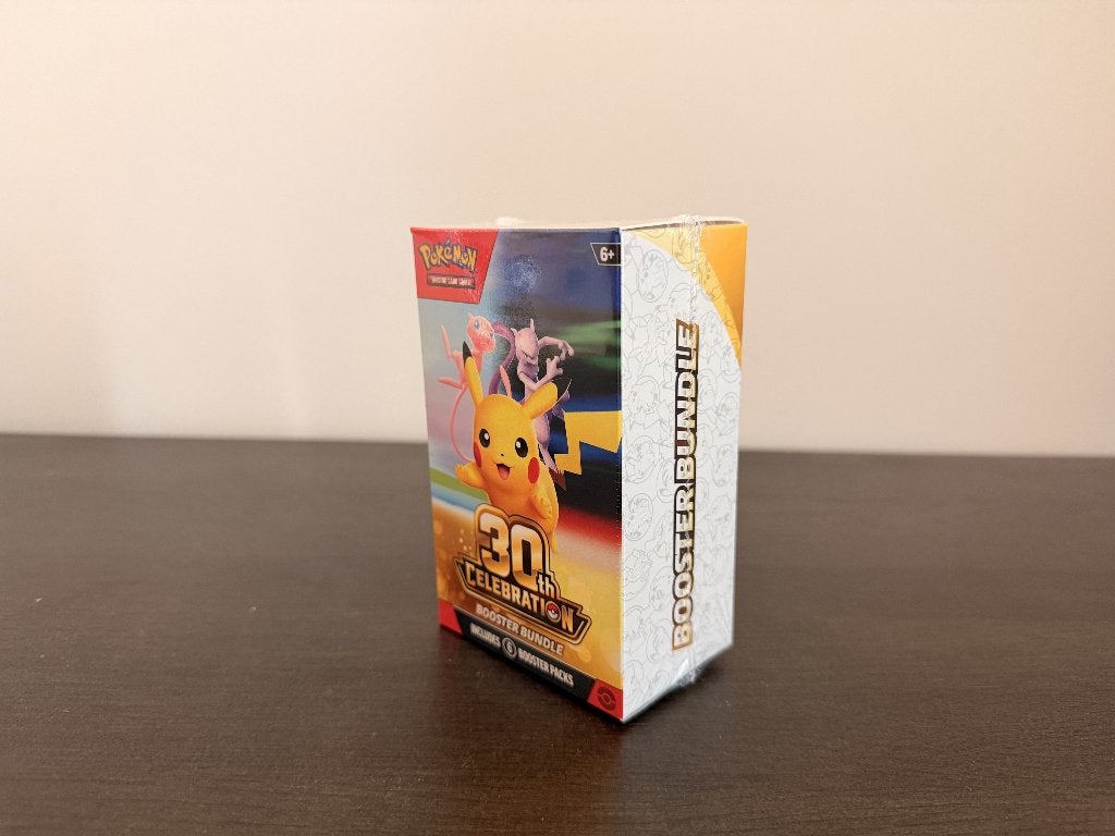 Foto 3 van Pokémon 30th Anniversary Booster Bundle – Sealed
