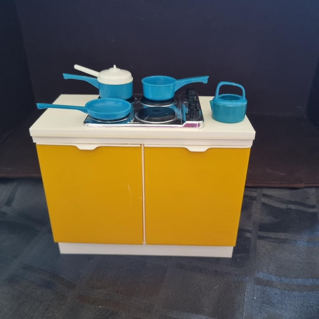 Fornuis miniatuur voor Sindy pop van Pedigree + pan keuken, Verzamelen, Poppenhuizen en Toebehoren, Ophalen of Verzenden, Zo goed als nieuw