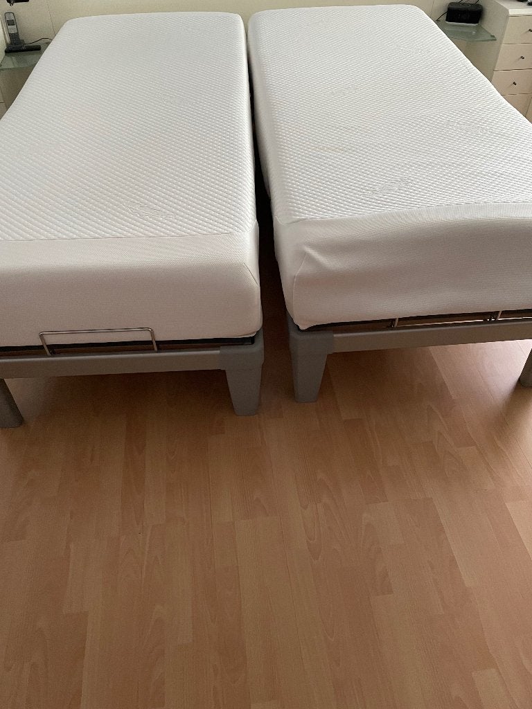 Tempur. Te koop twee elektrische verstelbare bedden., Ophalen, Gebruikt, 90 cm, Eenpersoons