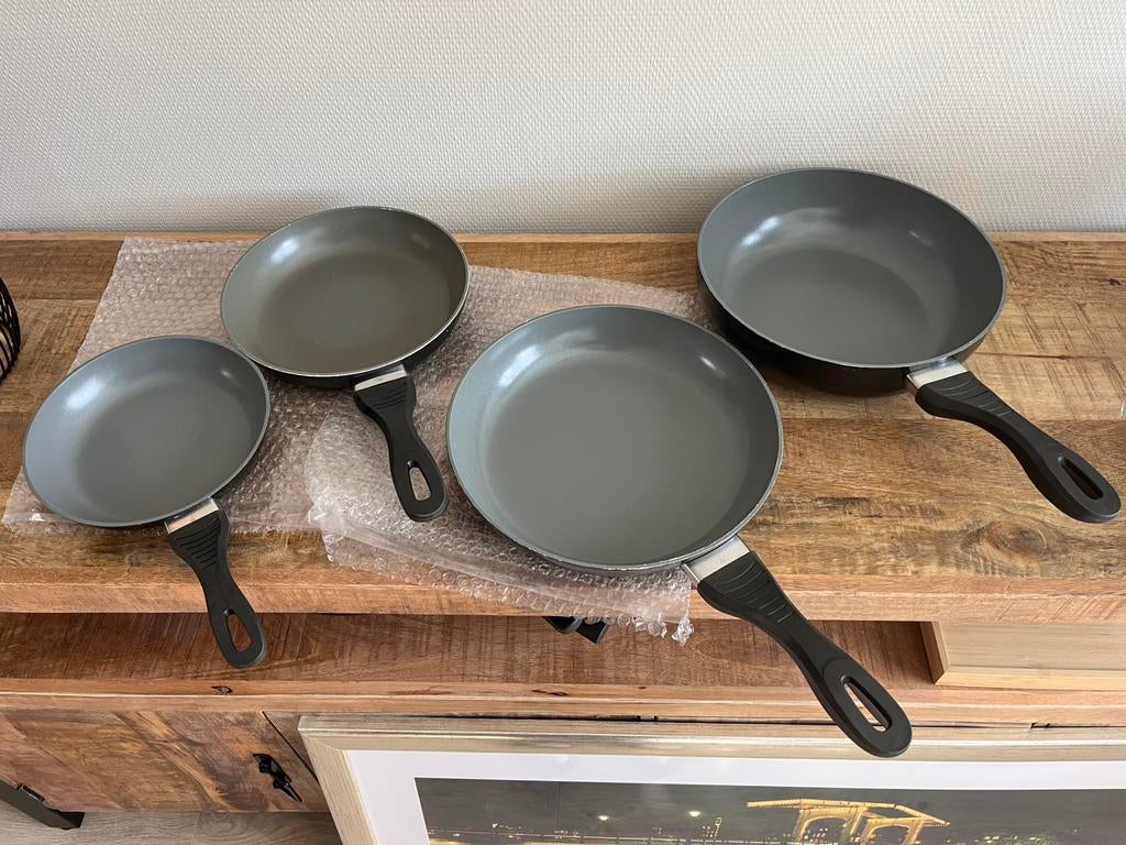 BK pannen set (3 koekenpannen + wok), Huis en Inrichting, Keuken | Potten en Pannen, Ophalen, Gebruikt, Keramische plaat, Pannenset