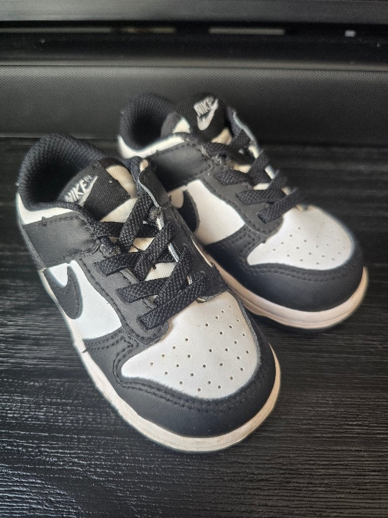 Kinder Nike schoenen maat 22, Schoentjes, Jongetje of Meisje, Ophalen of Verzenden, Zo goed als nieuw