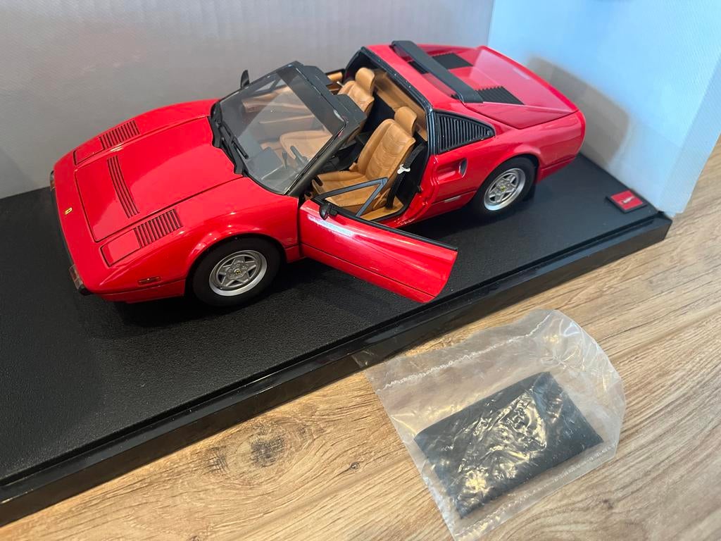 Hot Wheels Elite 1:18 Ferrari 308 GTS Magnum P.I. (zeldzaam), Hobby en Vrije tijd, Modelauto's | 1:18, Ophalen of Verzenden, Zo goed als nieuw