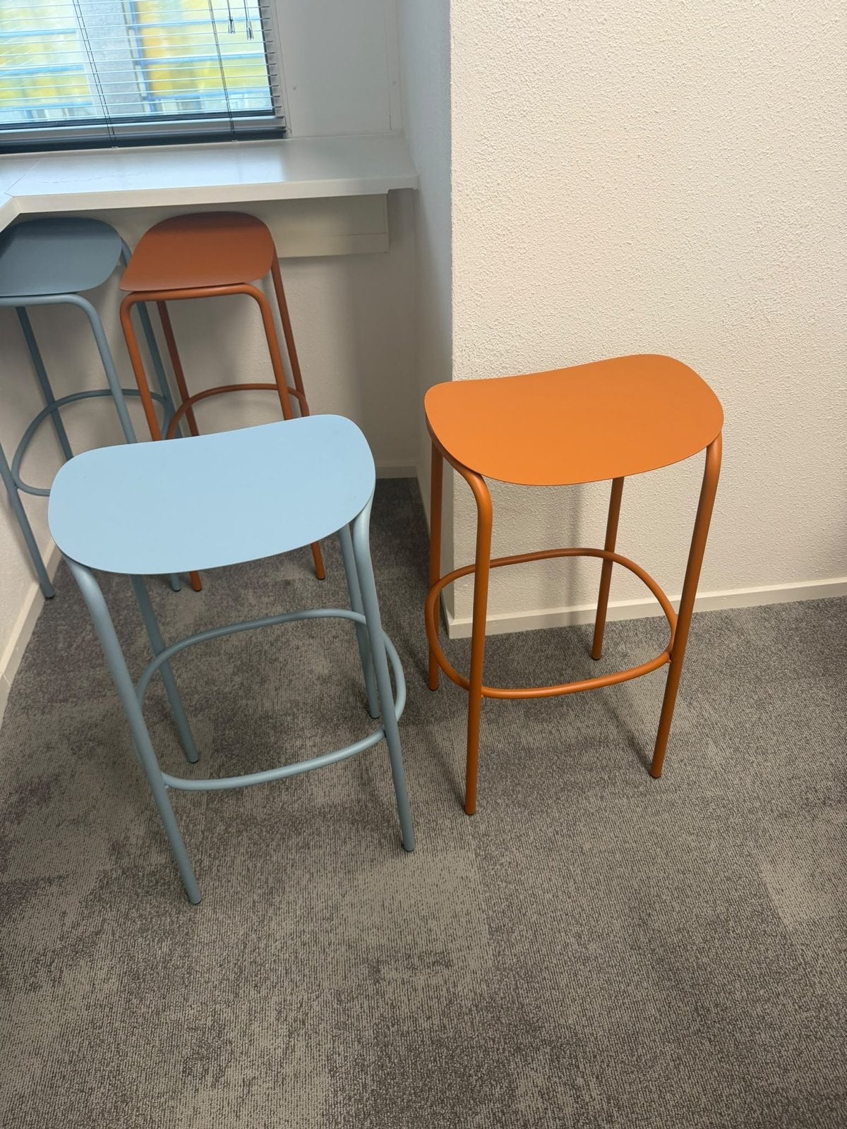 Set van 4 moderne barkrukken - Oranje en Blauw