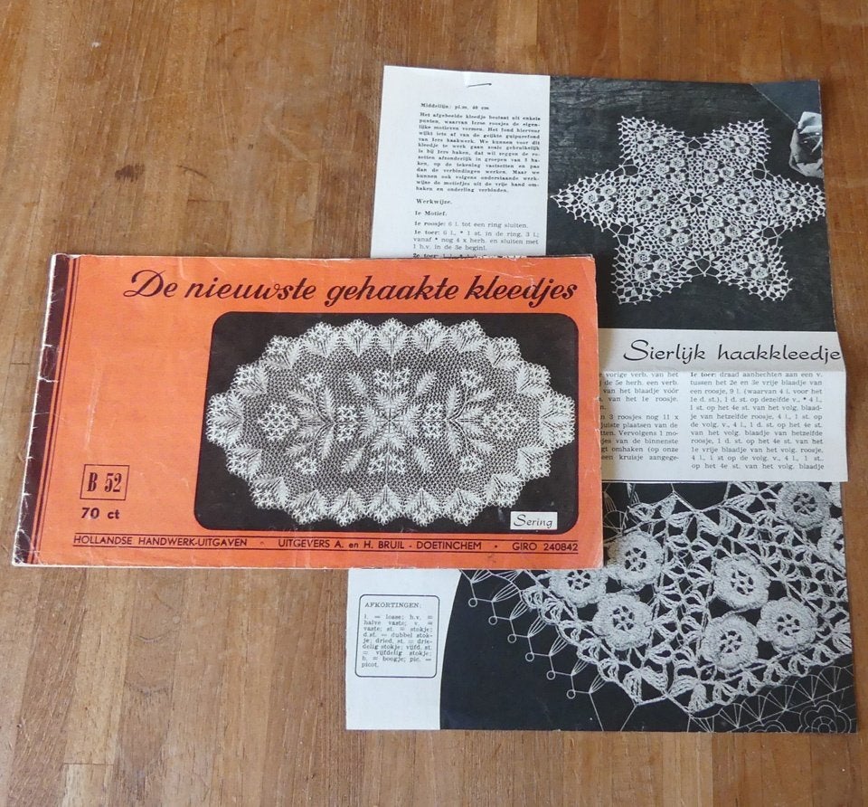 De nieuwste gehaakte kleedjes vintage boekje B52, Ophalen of Verzenden, Gelezen, Breien en Haken