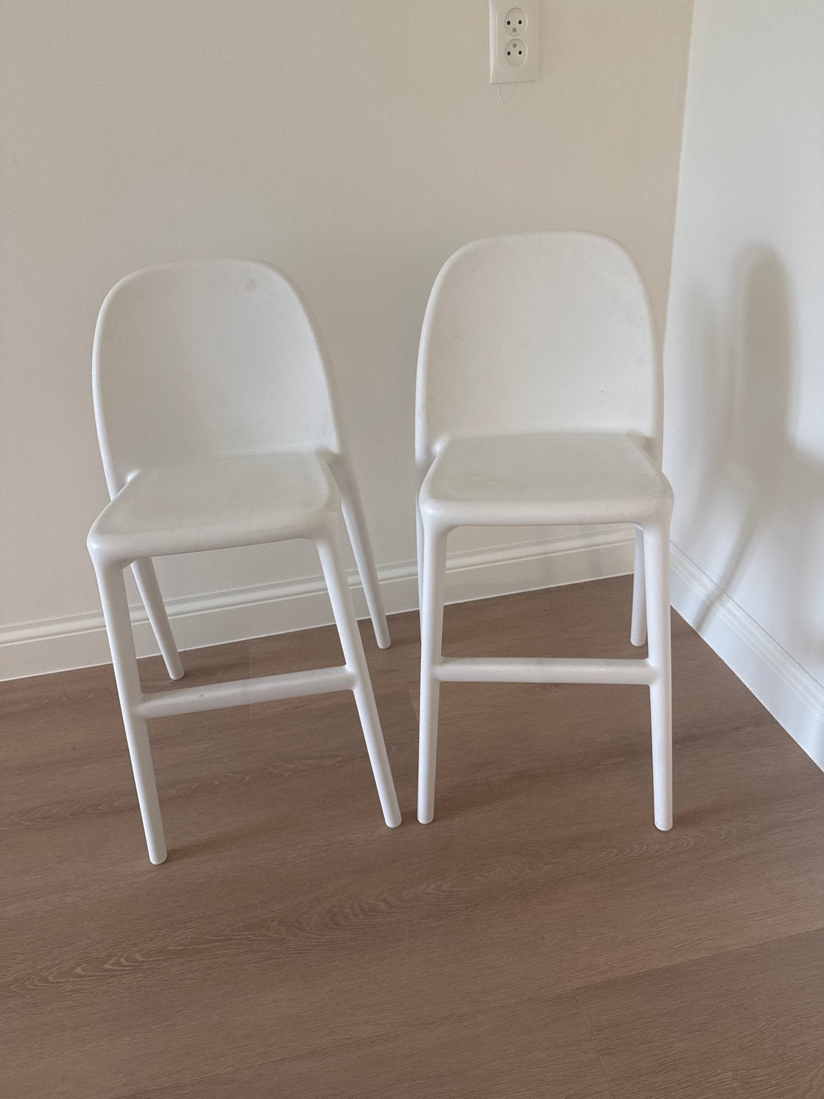 Twee witte Urban IKEA stoelen, Huis en Inrichting, Kunststof, Gebruikt, Twee, Wit