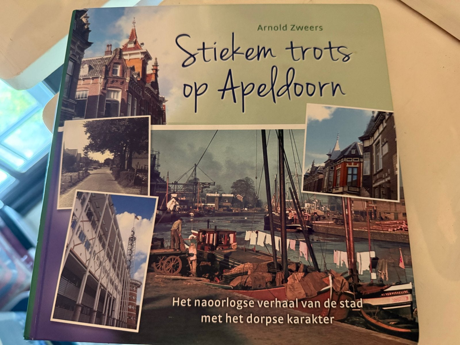 Stiekem trots op Apeldoorn - Arnold Zweers, Ophalen of Verzenden, 20e eeuw of later, Zo goed als nieuw