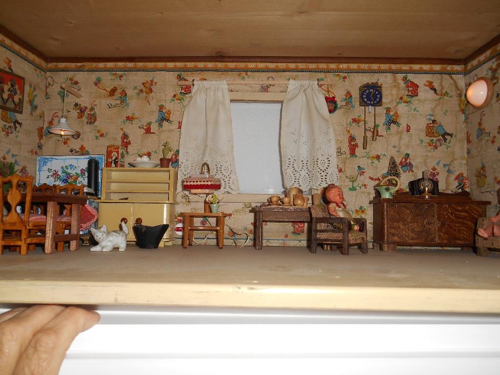 antiek poppenkamer met verlichting en  orgineel behang, Antiek en Kunst, Ophalen of Verzenden