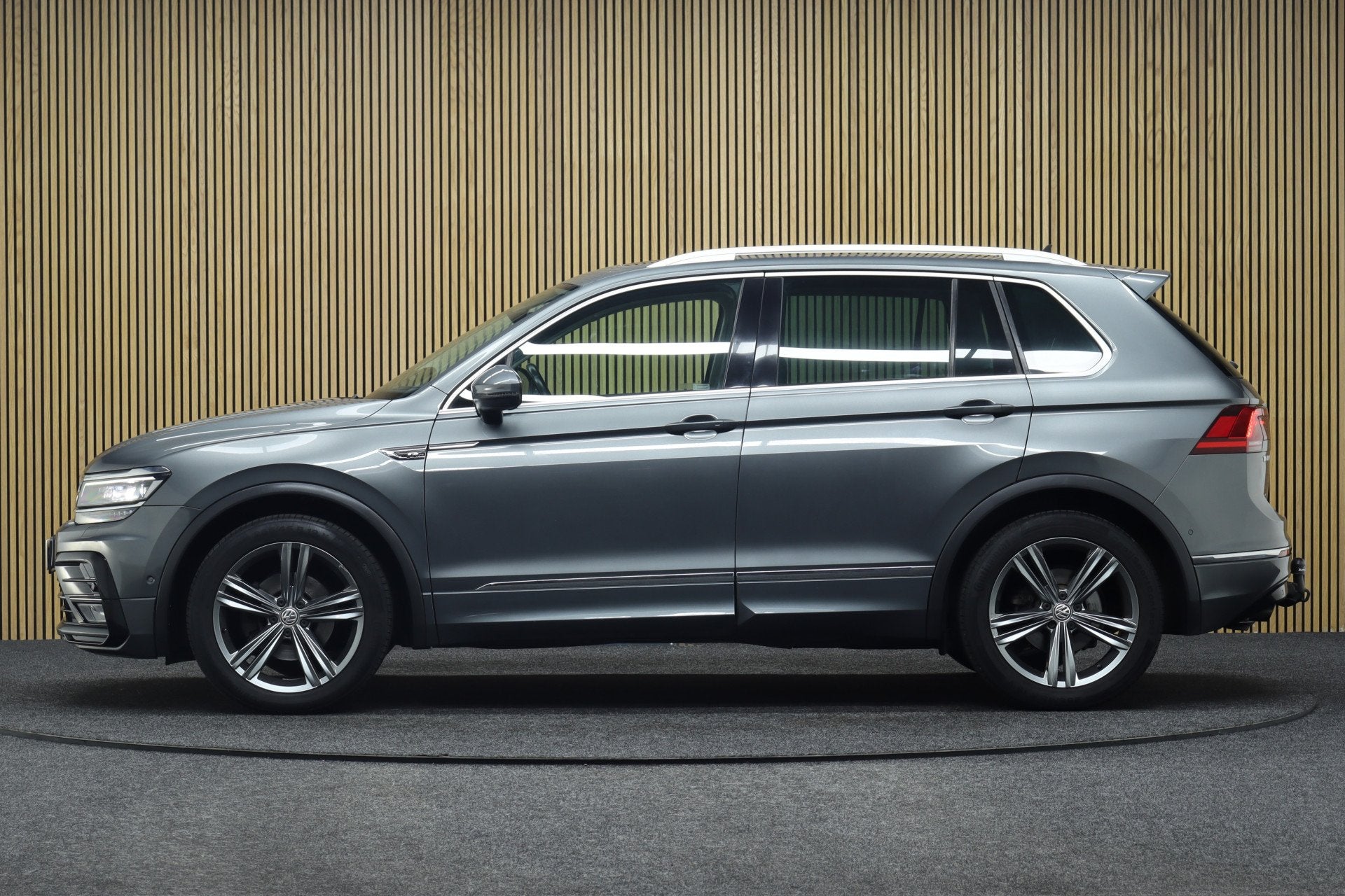 Volkswagen Tiguan R-Line 1.4 TSI ACT DSG Connected Series |, Auto's, Euro 6, 4 cilinders, 150 pk, Origineel Nederlands