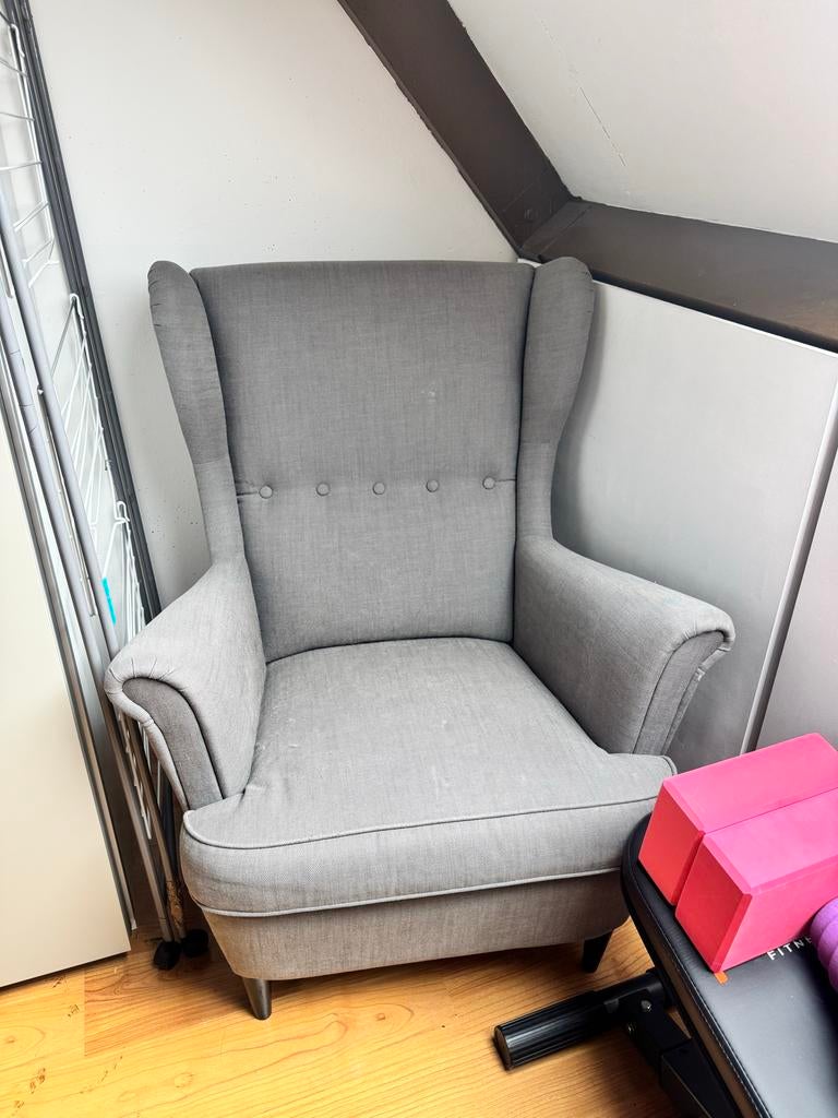 Grijze oorfauteuil - Comfortabele fauteuil Ikea Strandmon, Huis en Inrichting, Fauteuils, Ophalen, Gebruikt, Stof, 75 tot 100 cm