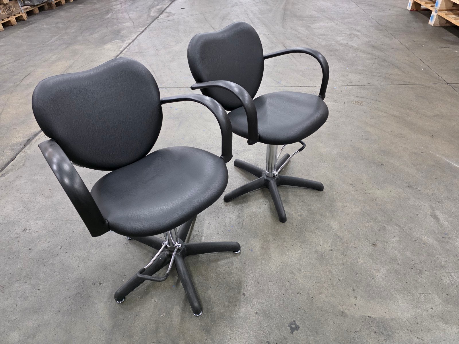 Twee kappers stoelen met pompmechanisme Salon Ambience, Ophalen of Verzenden, Zo goed als nieuw, Zwart, Twee