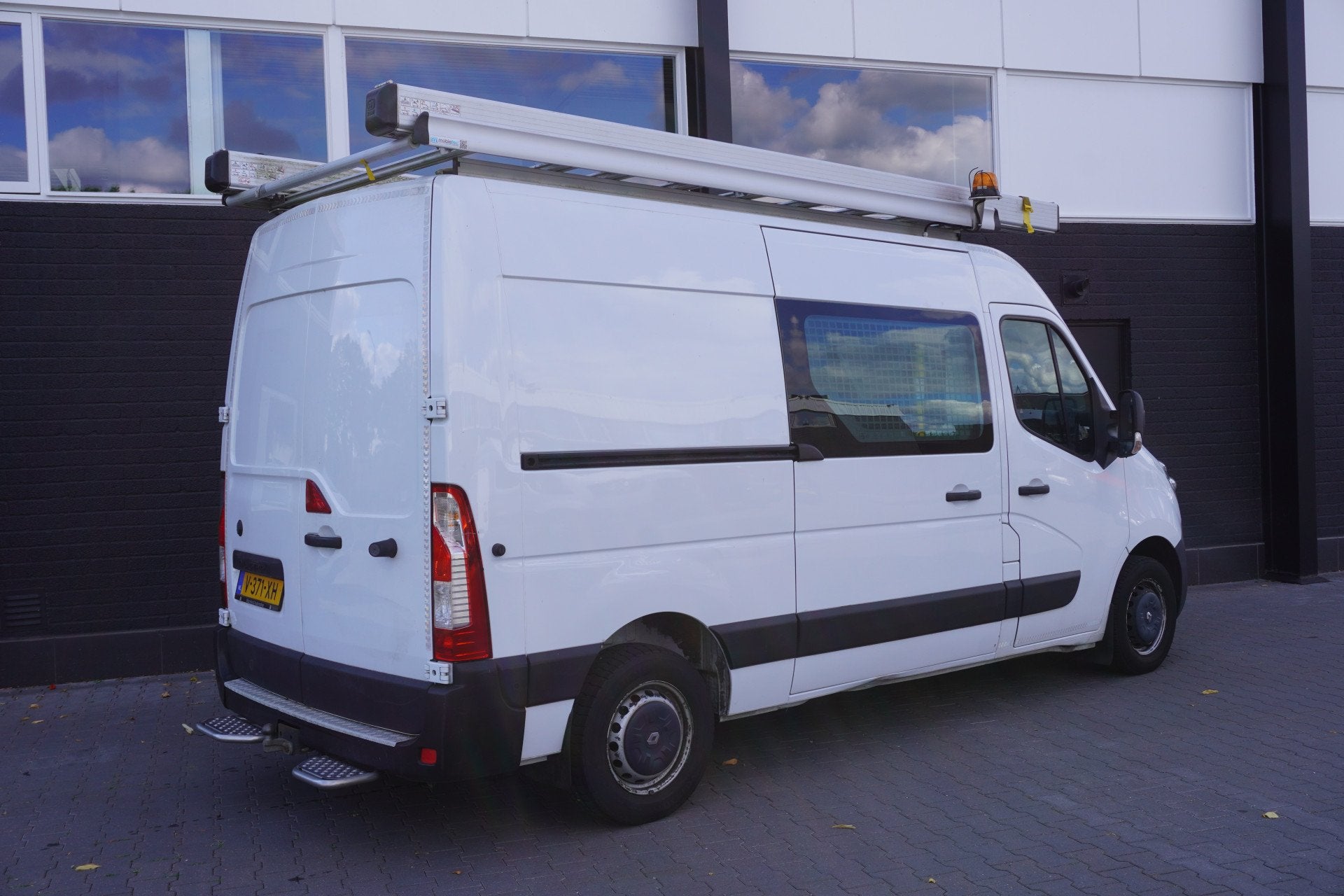 Renault Master 2.3 dCi 130PK L2H2 EURO 6 - Airco - Navi - Cr, Auto's, Stof, Gebruikt, 4 cilinders, Renault
