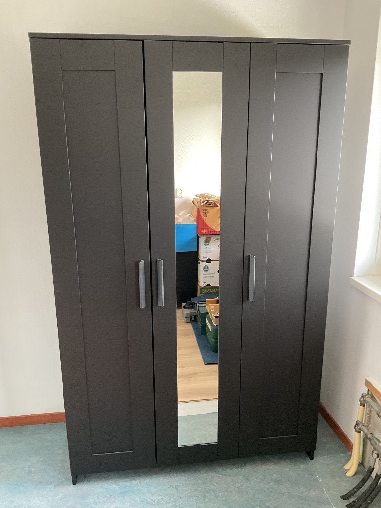 Zwarte BRIMNES Kledingkast van de Ikea, Huis en Inrichting, Kasten | Kledingkasten, Ophalen, Met deur(en), Gebruikt, 100 tot 150 cm