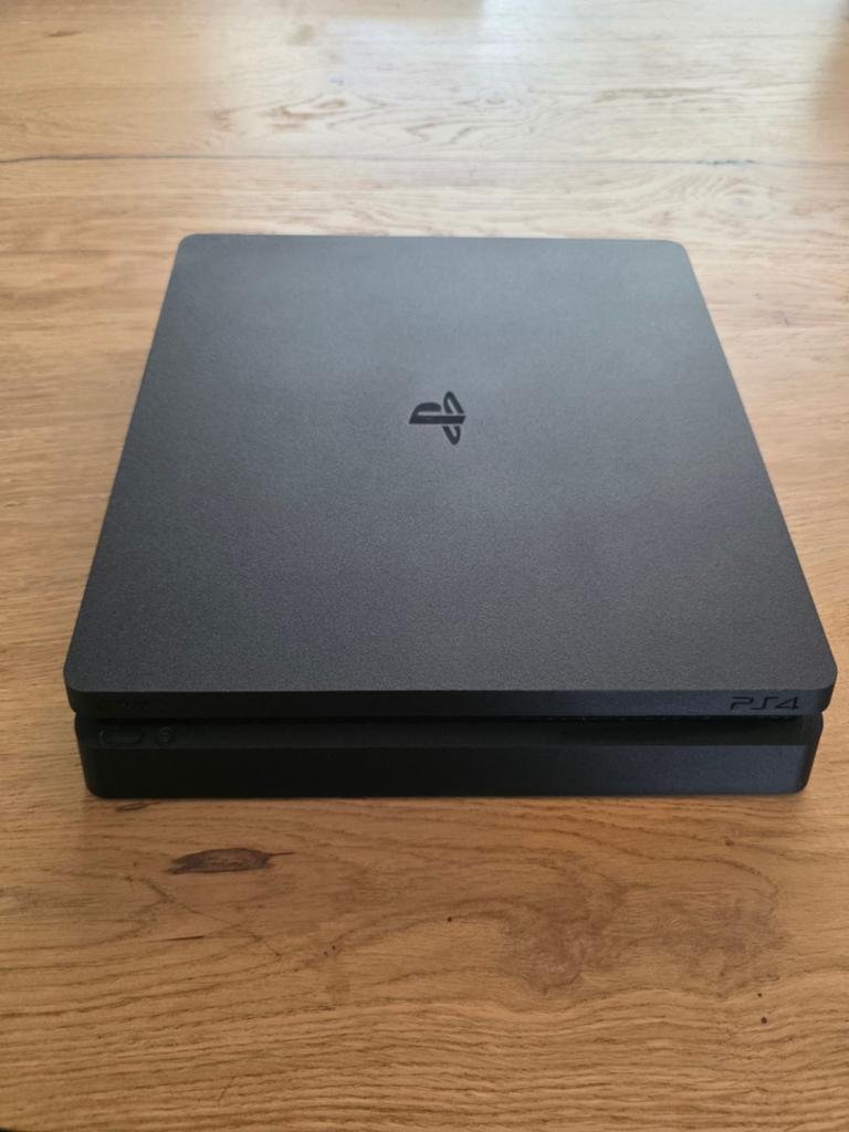 PlayStation 4 Slim 1tb, 2 consoles, Spelcomputers en Games, Spelcomputers | Sony PlayStation 4, Gebruikt, Met 2 controllers, Ophalen of Verzenden