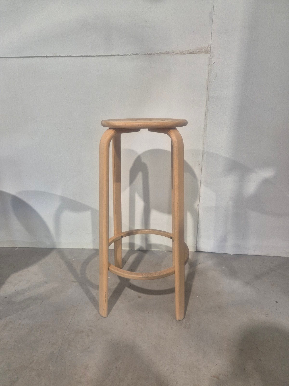 Alvar aalto stijl hoge kruk., Gebruikt, Ophalen of Verzenden, Onbekend, Onbekend