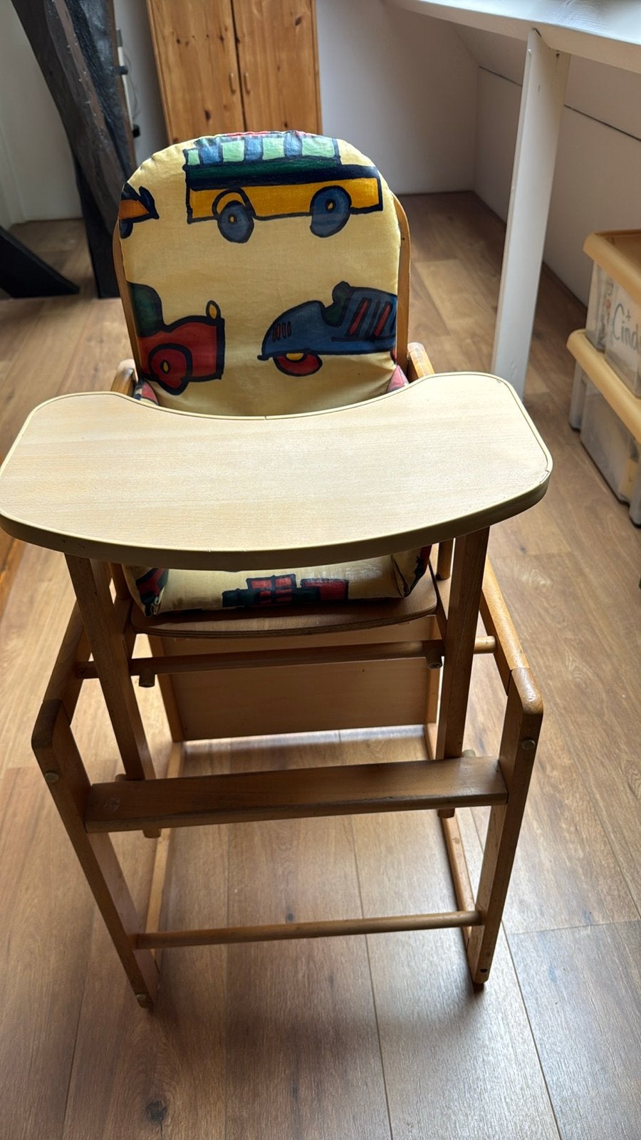 Houten kinderstoel met eetblad en kussen, Ophalen, Gebruikt, Overige typen, Afneembaar eetblad