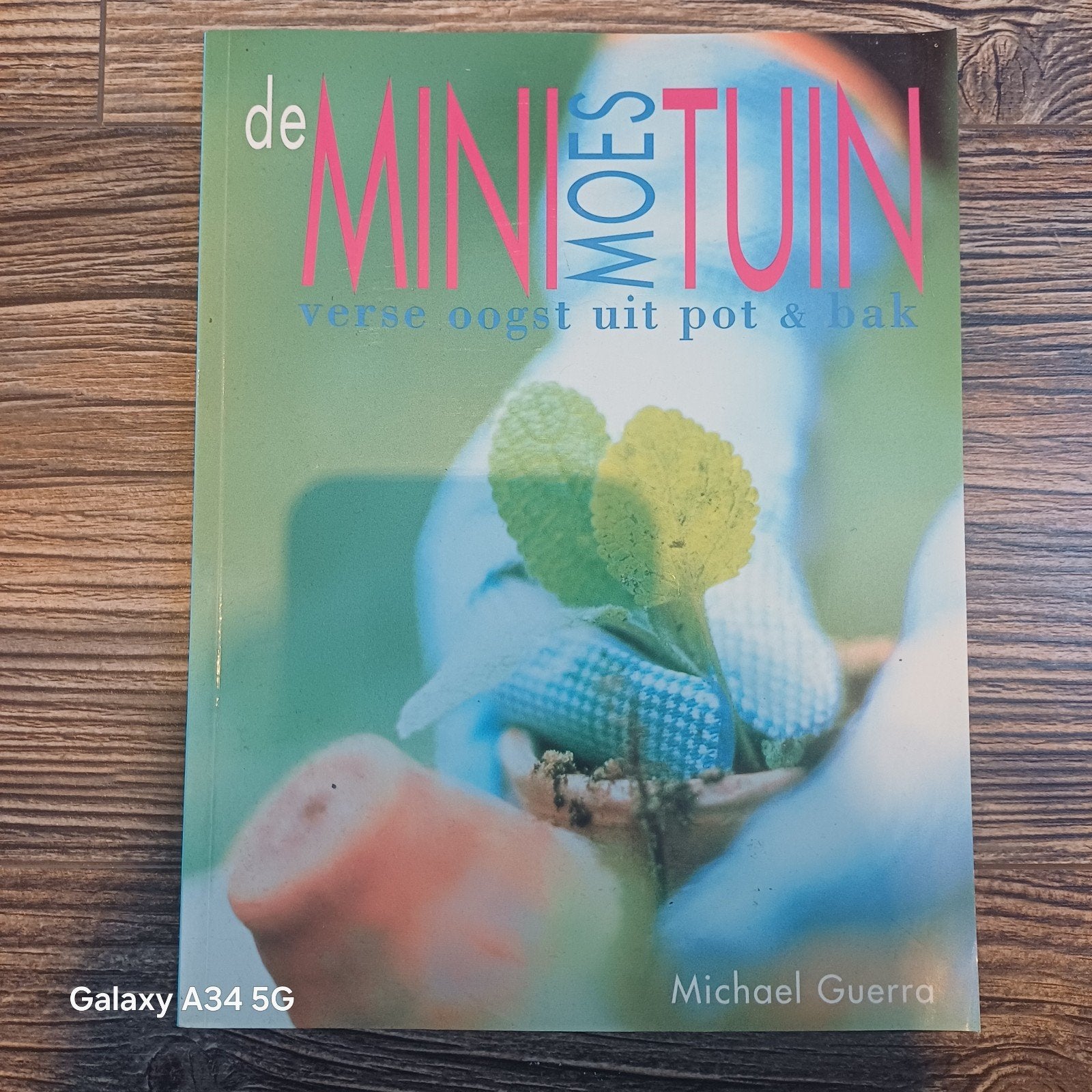 De Mini Moestuin: Verse Oogst uit Pot & Bak, Ophalen of Verzenden, Gelezen, Michael Guerra, Moestuin