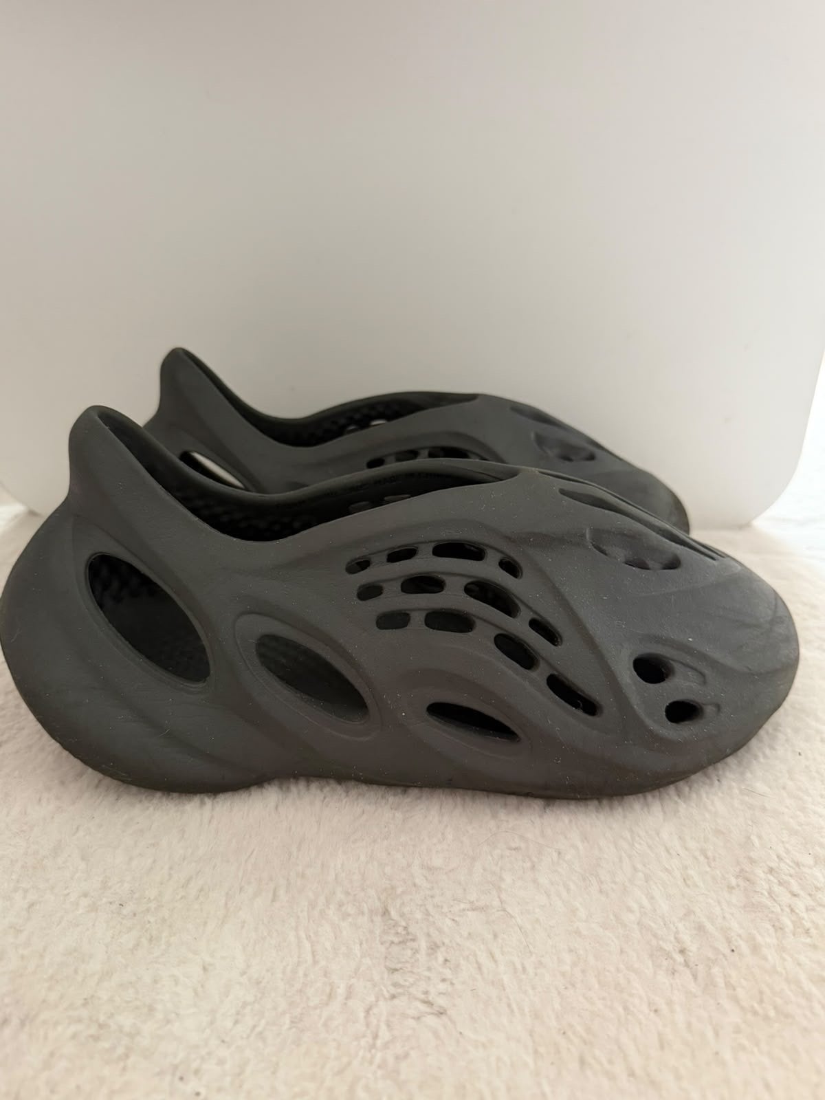 Adidas Yeezy Foam Runner "Onyx", Ophalen of Verzenden, Gedragen, Zwart, Slippers
