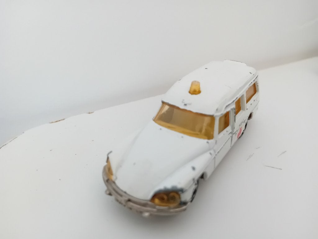Majorette Citroën DS Break ambulance (2), Ophalen of Verzenden, Zo goed als nieuw, Auto