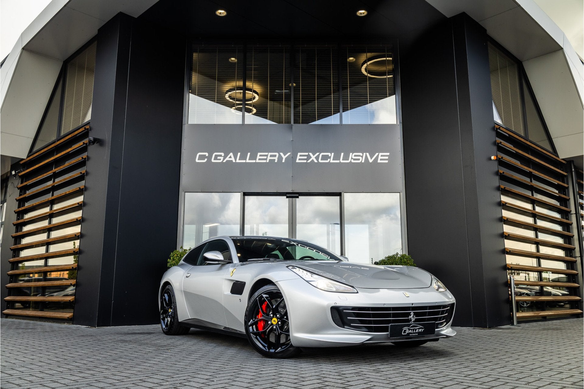 Ferrari GTC4Lusso T 3.9 V8 - Panorama | Passenger Display |, Auto's, Ferrari, Automaat, Achterwielaandrijving, Leder, 3855 cc