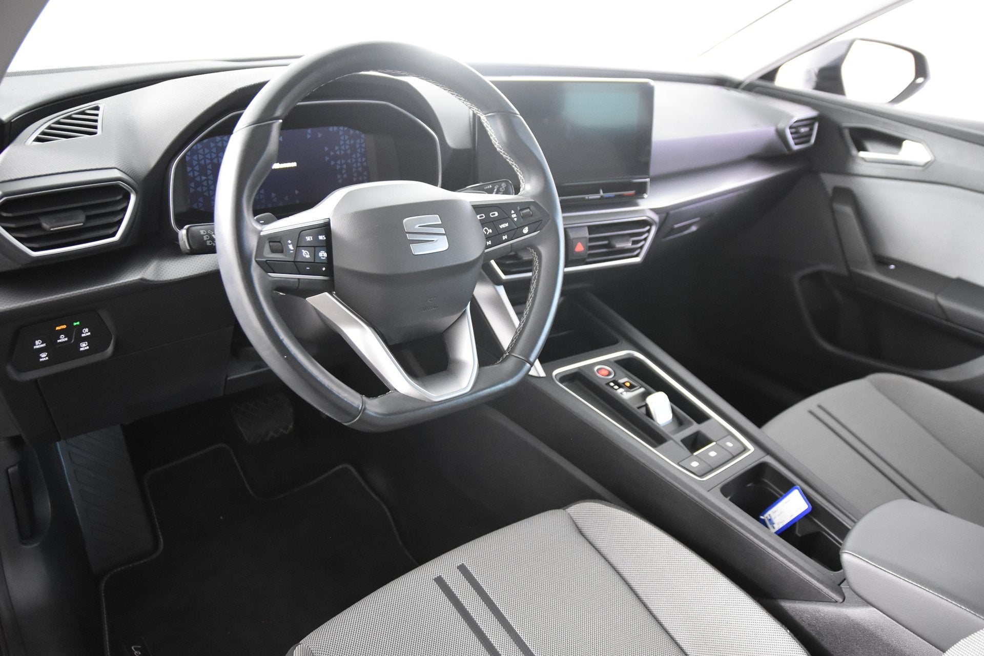 SEAT Leon Move *1ste Eigenaar*Navigatie*Stoelverwarming*PDC*, Auto's, Dealer onderhouden, Stof, Gebruikt, Euro 6