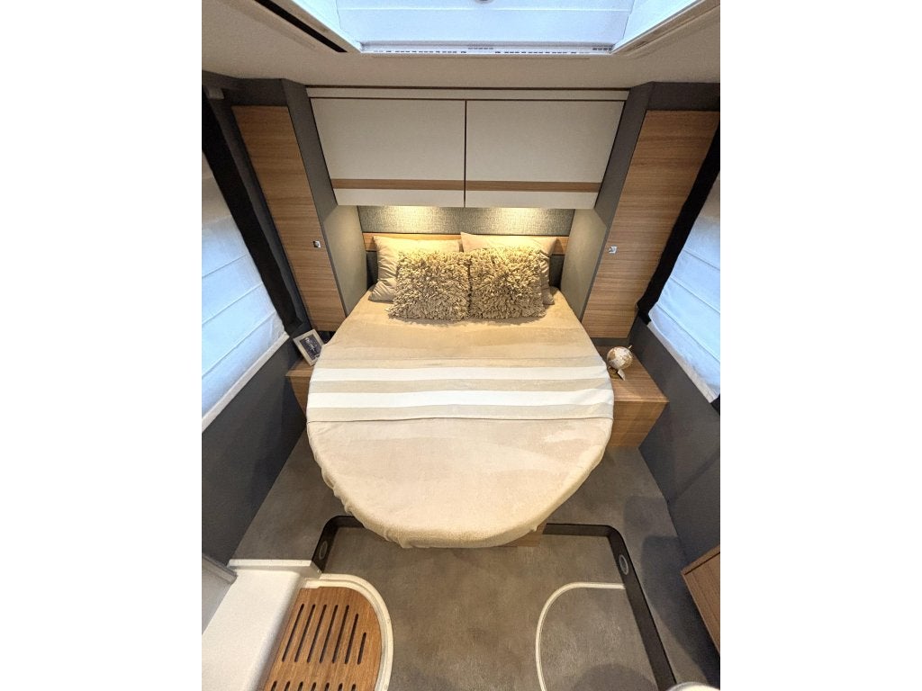 Dethleffs Just T6752 EBL QUEENSBED + HEFBED + FACE TO FACE, Fiat, 7 tot 8 meter, Bedrijf, Dethleffs