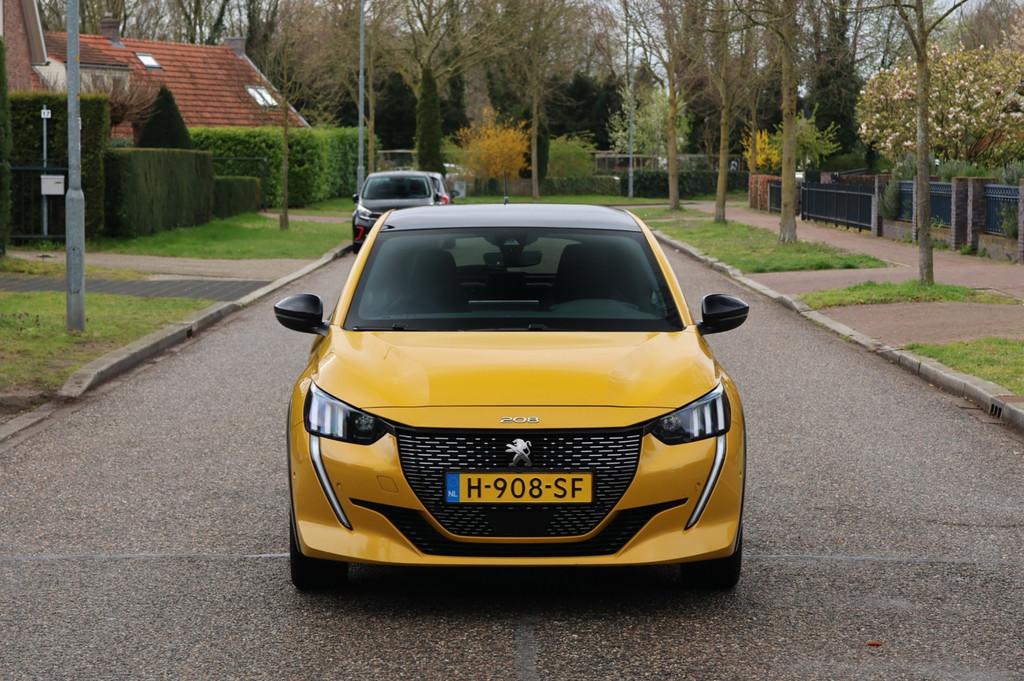 Peugeot 208 1.2 PureTech GT-Line | AUTOMAAT | PANO | CARPLAY, Gebruikt, Euro 6, 1133 kg, 49 €/maand